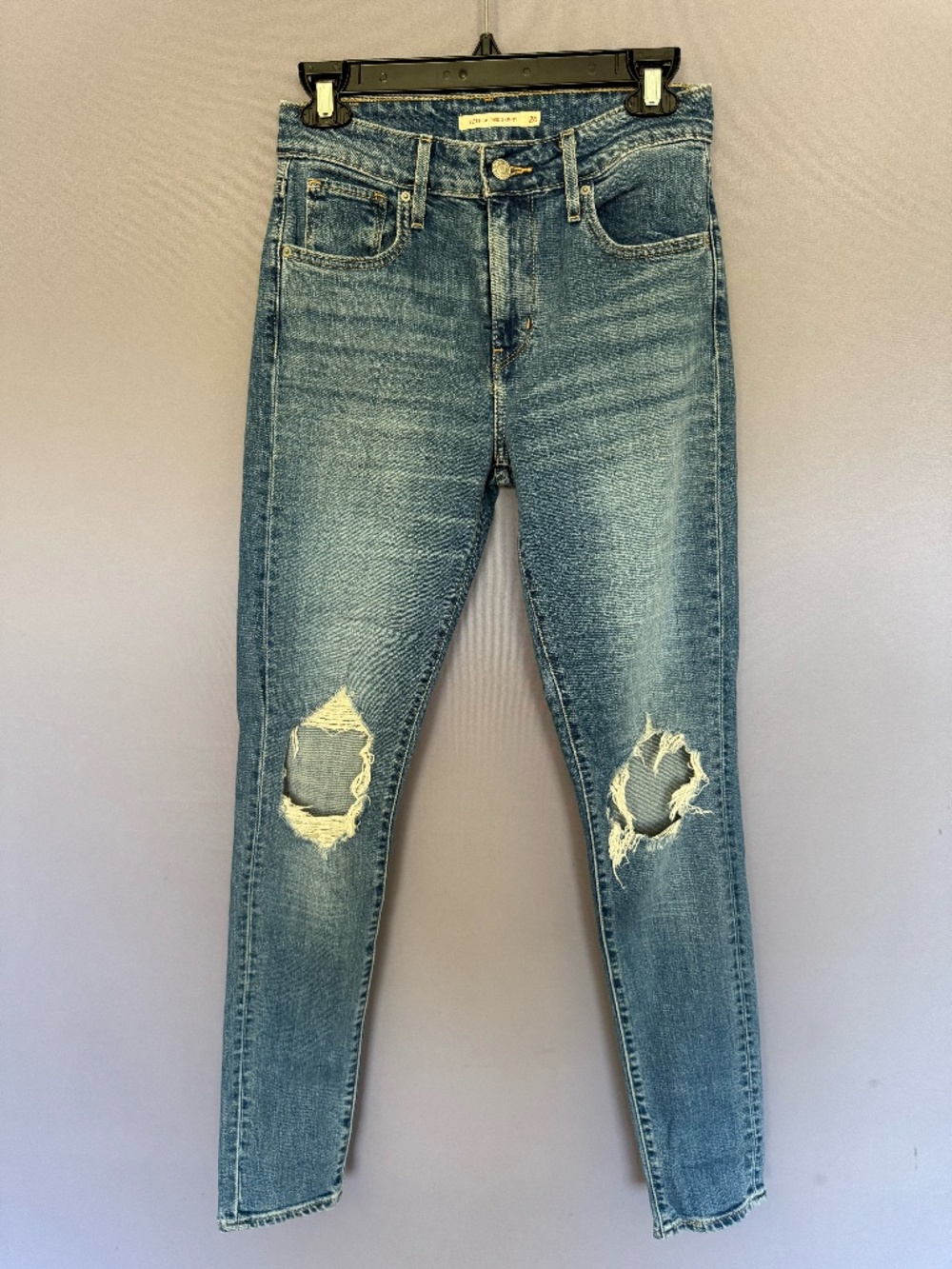 Levi's 721 High Rise Skinny Distressed Jeans — Size 26